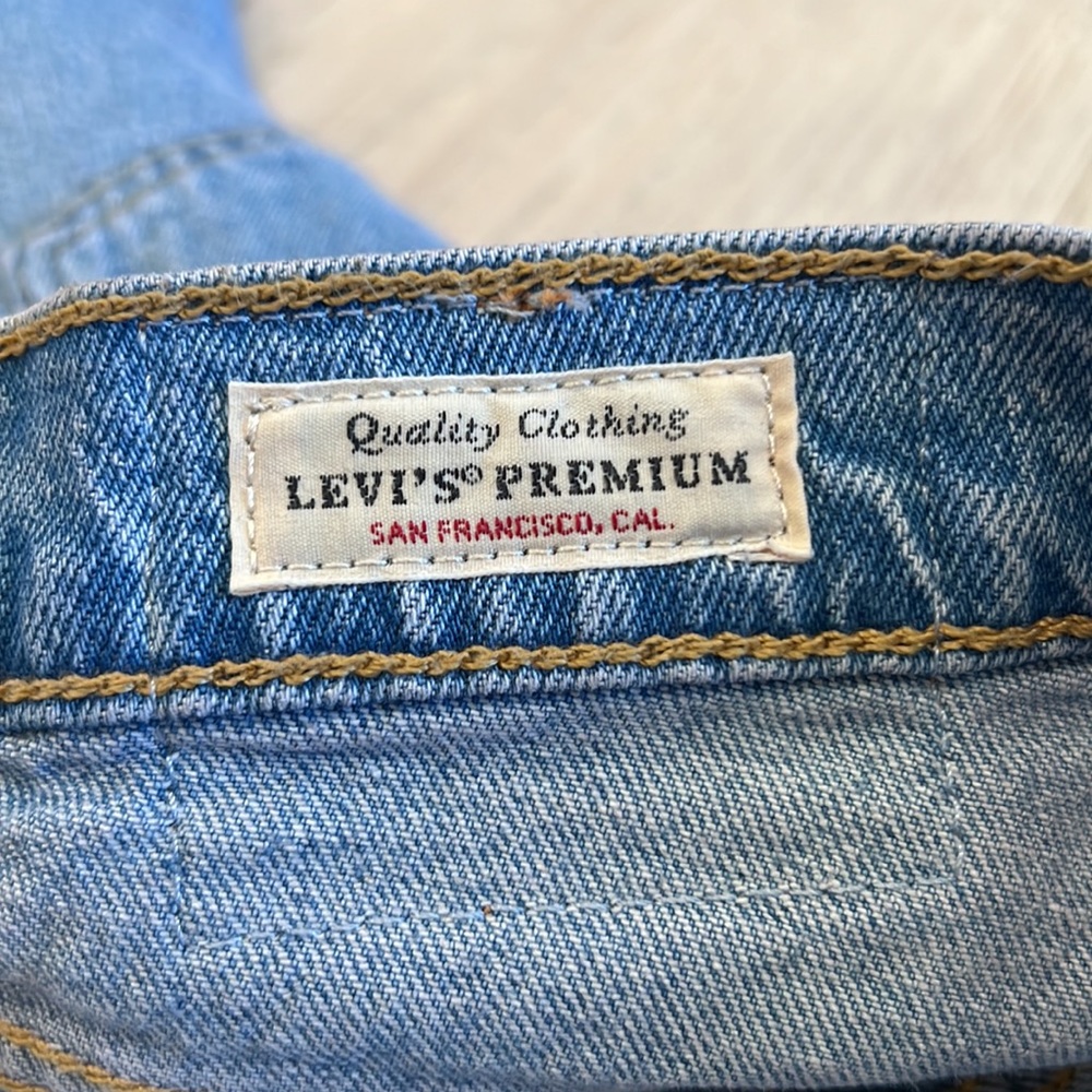 Levi’s 501 Button Fly Frayed Denim Shorts in Size 25 - Picture 10 of 12